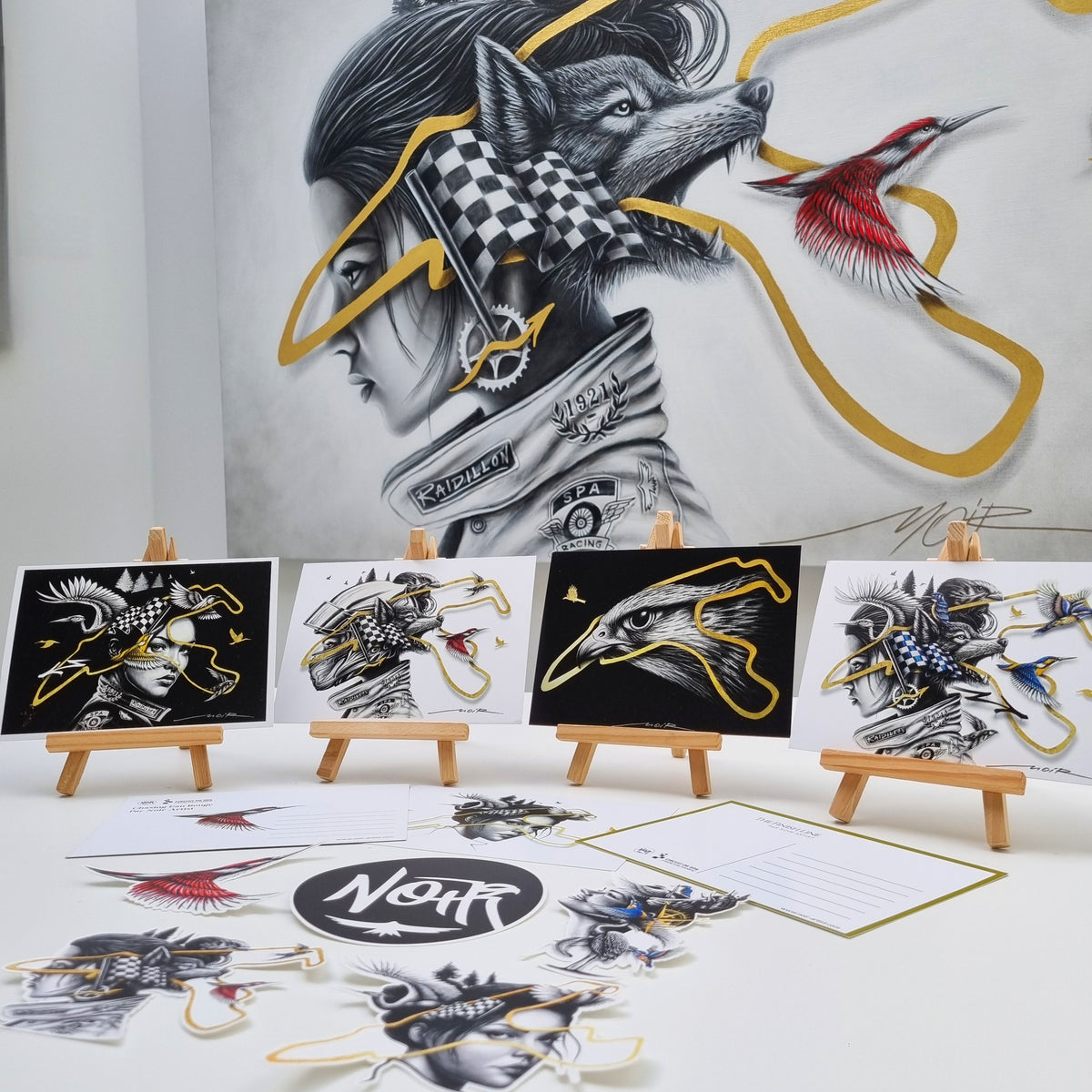 Pochette Exclusive – 5 Cartes Postales + 5 Stickers NOIR artist × Spa-Francorchamps
