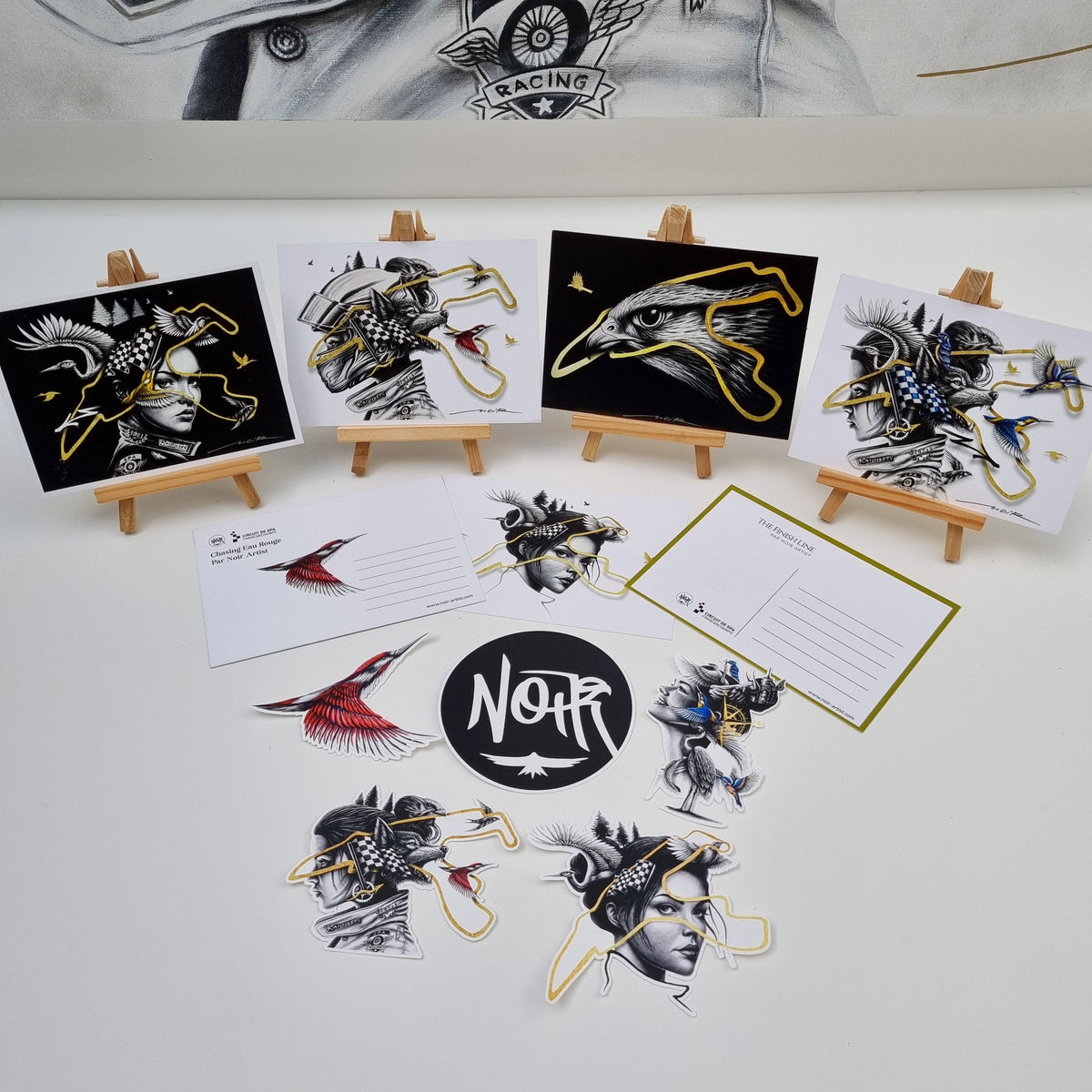 Pochette Exclusive – 5 Cartes Postales + 5 Stickers NOIR artist × Spa-Francorchamps